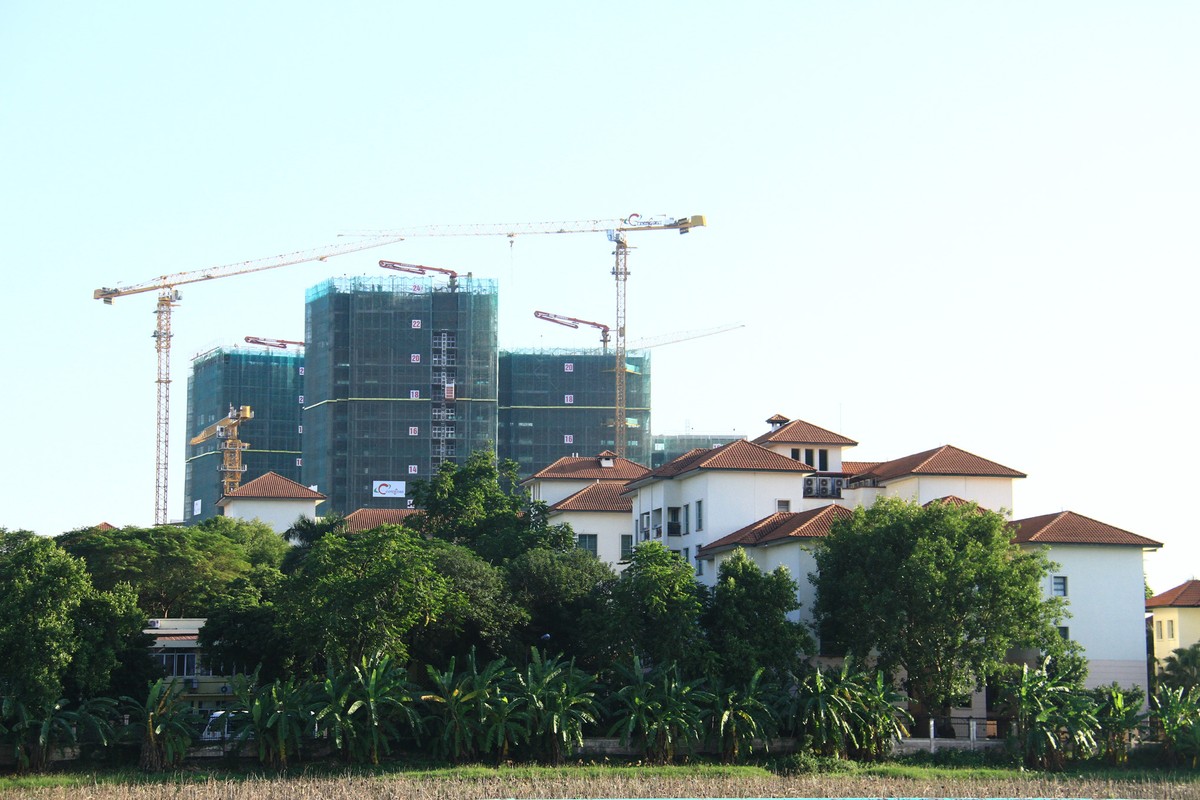 Một dự án quy mô cũng đang được xây dựng ở gần khu vực phủ Tây Hồ.