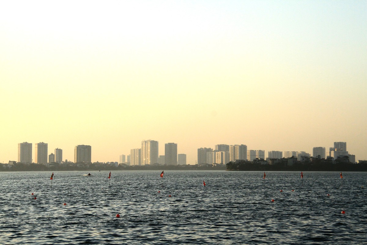 Hoàng hôn Tây Hồ.