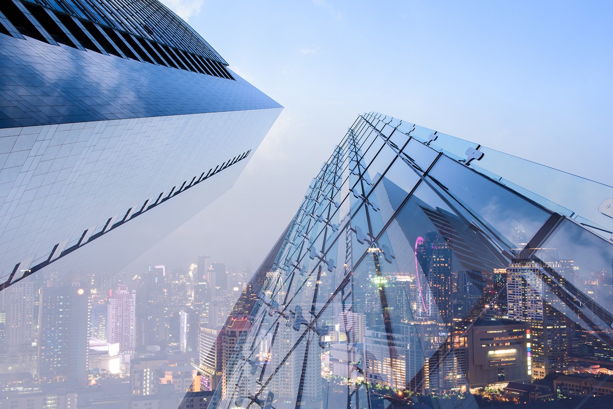 Tiết kiệm năng lượng trong vận hành tòa nhà đang là đòi hỏi bức thiết. Ảnh: Shutterstock.