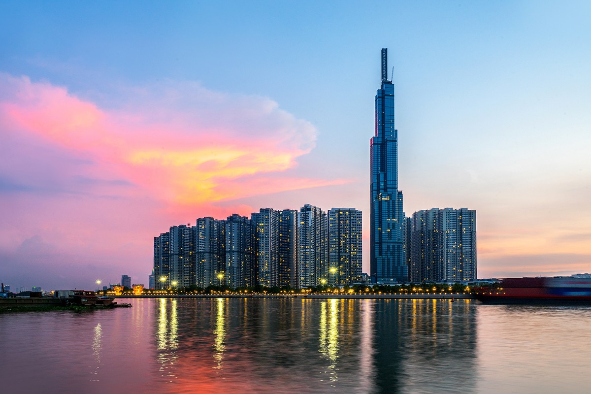 Đô thị soi bóng sông ở TP.HCM. Ảnh: Shutterstock. Đô thị soi bóng sông ở TP.HCM. Ảnh: Shutterstock.