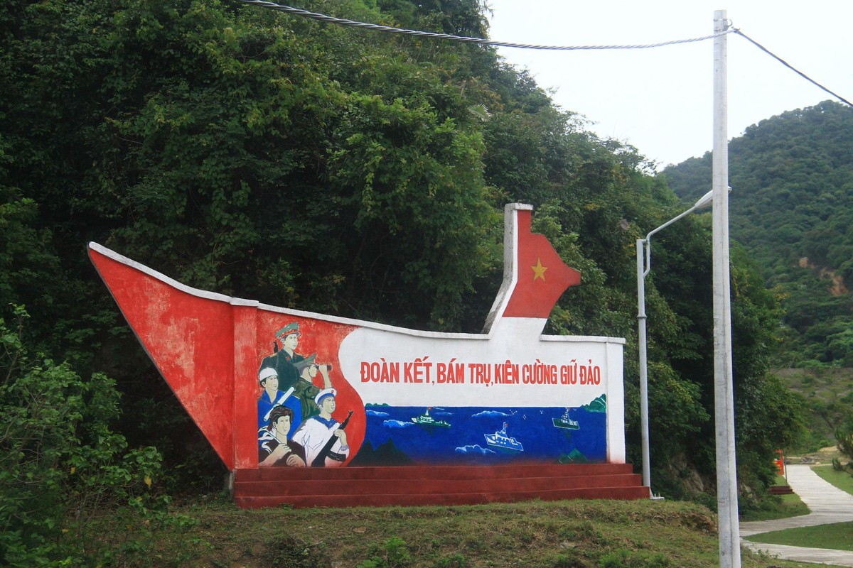 Quảng Ninh đang tiếp tục vận động người dân ra đảo sinh sống và làm kinh tế, cùng với lực lượng vũ trang bảo vệ chủ quyền biển đảo. Ảnh: Thành Nguyễn.