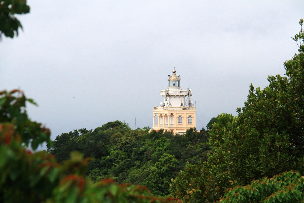 Hải đăng đảo Trần nằm ở độ cao 186 m so với mực nước biển. Ảnh: Thành Nguyễn.