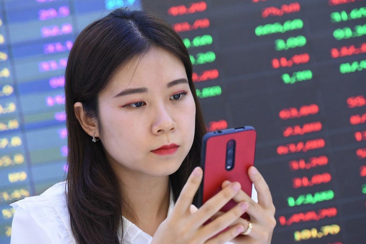 Linh đã làm tư vấn đầu tư từ khi ra trường đến nay. Ảnh: Dũng Minh.