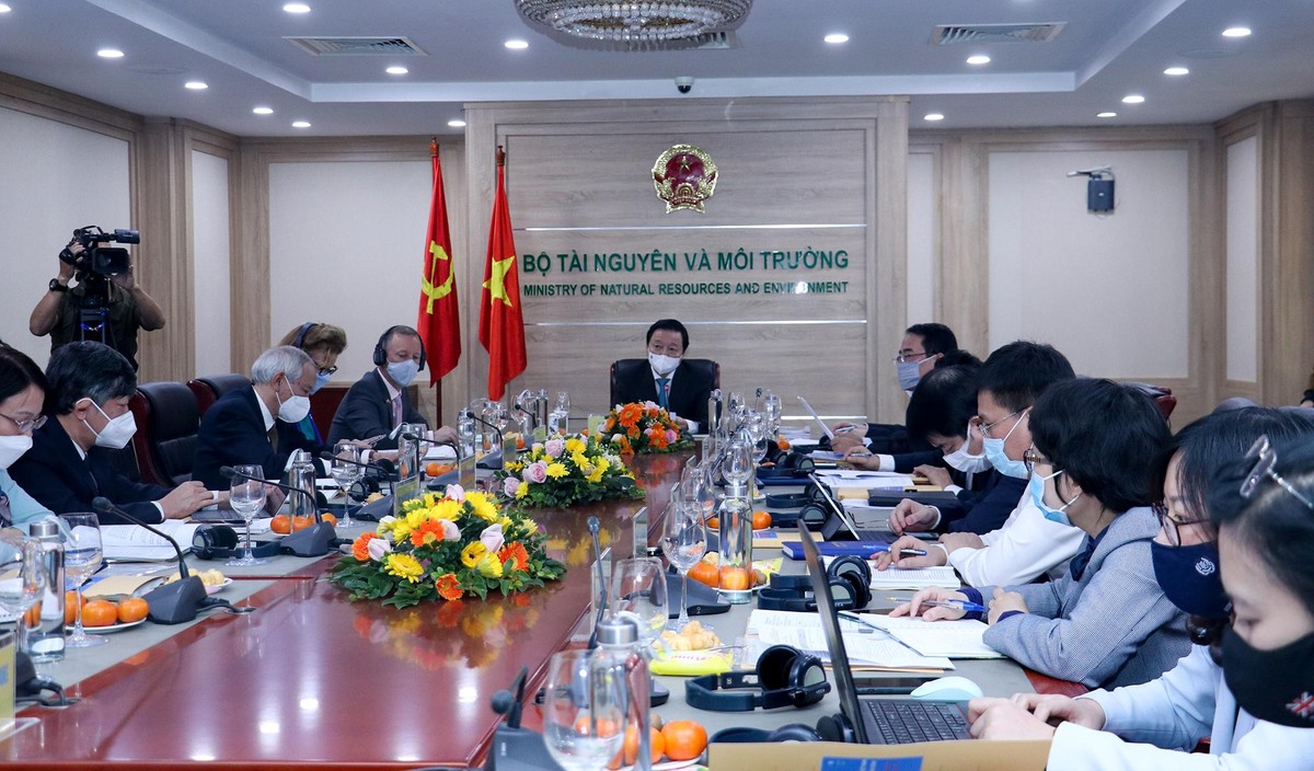 Việt Nam công bố mục tiêu phát thải ròng bằng 0 vào năm 2050.