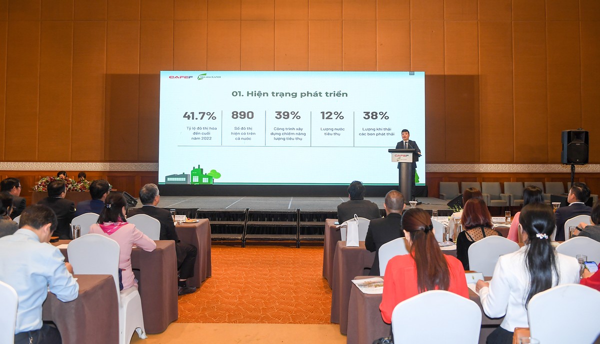 Ông Nguyễn Công Thịnh trình bày tham luận