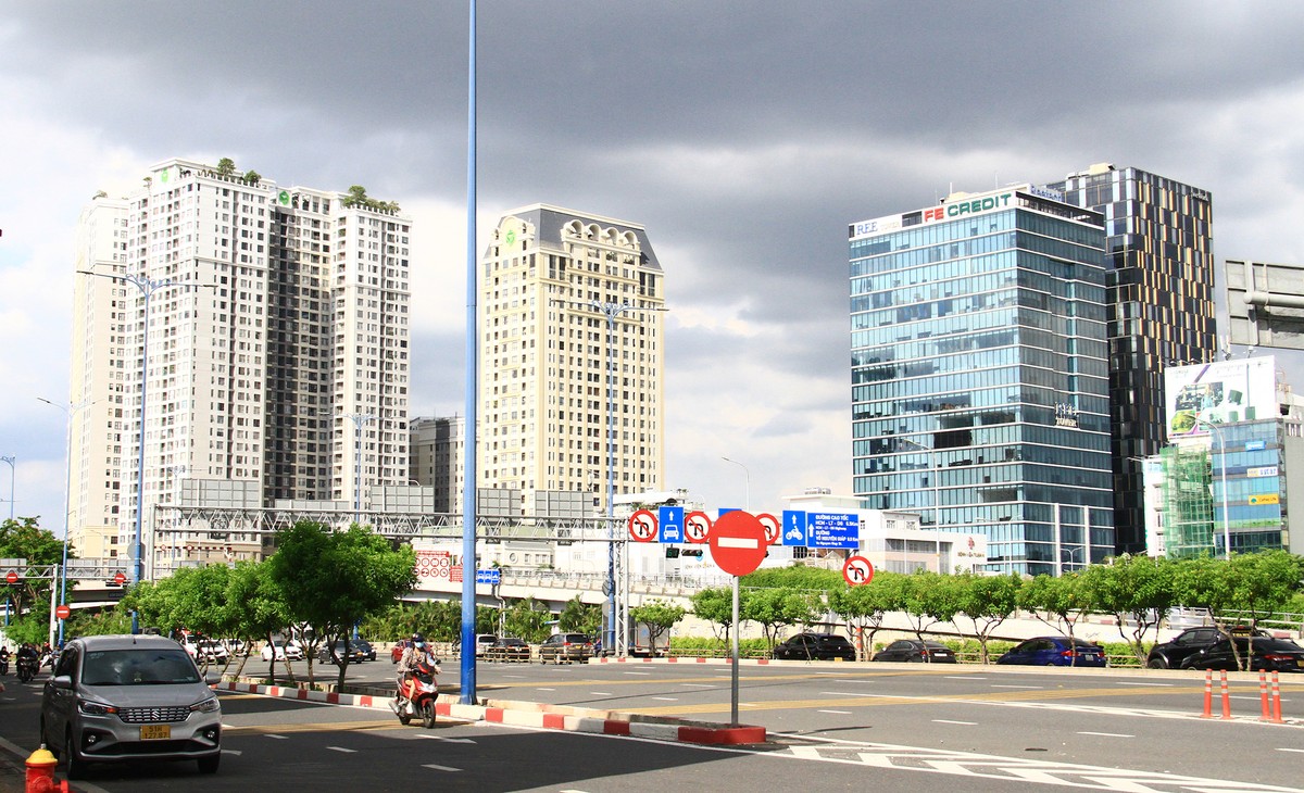 Thị trường nhà ở TP.HCM đang trở lại mạnh mẽ. Ảnh: Bình Minh.