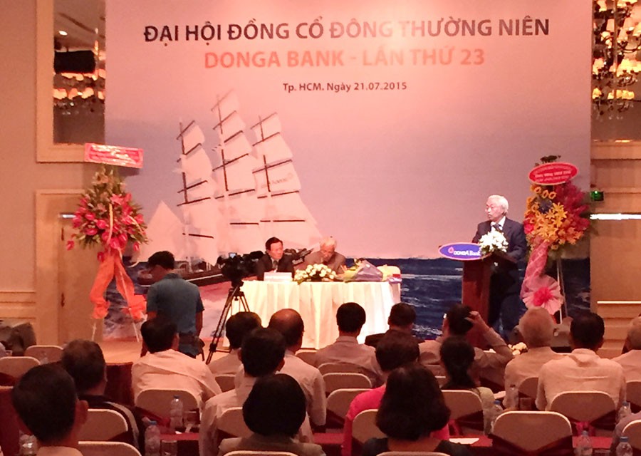 ĐHCĐ DongA Bank: Chủ tịch HĐQT xin rút, Tổng giám đốc xin lỗi cổ đông ảnh 1