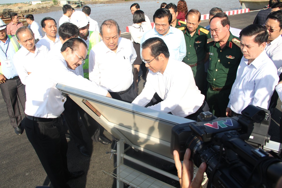 Phó Thủ tướng Trương Hòa Bình thăm và làm việc với Cảng quốc tế Long An  ảnh 1