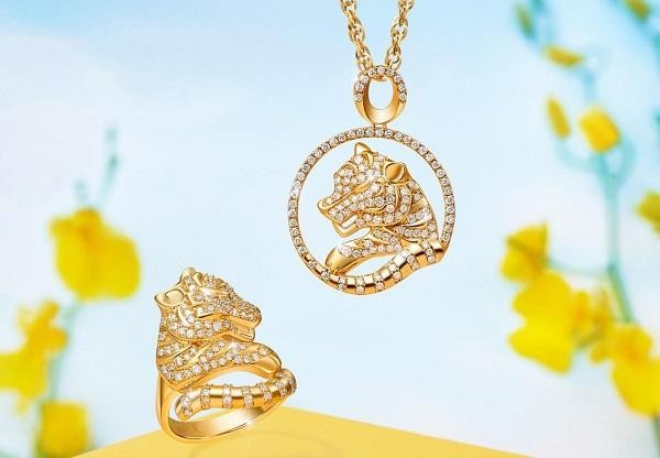 Hình ảnh uy nghi của “chúa sơn lâm” được tái hiện hết sức độc đáo với những mẫu thiết kế trang sức vô cùng tinh tế và đẳng cấp Hình ảnh uy nghi của “chúa sơn lâm” được tái hiện hết sức độc đáo với những mẫu thiết kế trang sức vô cùng tinh tế và đẳng cấp