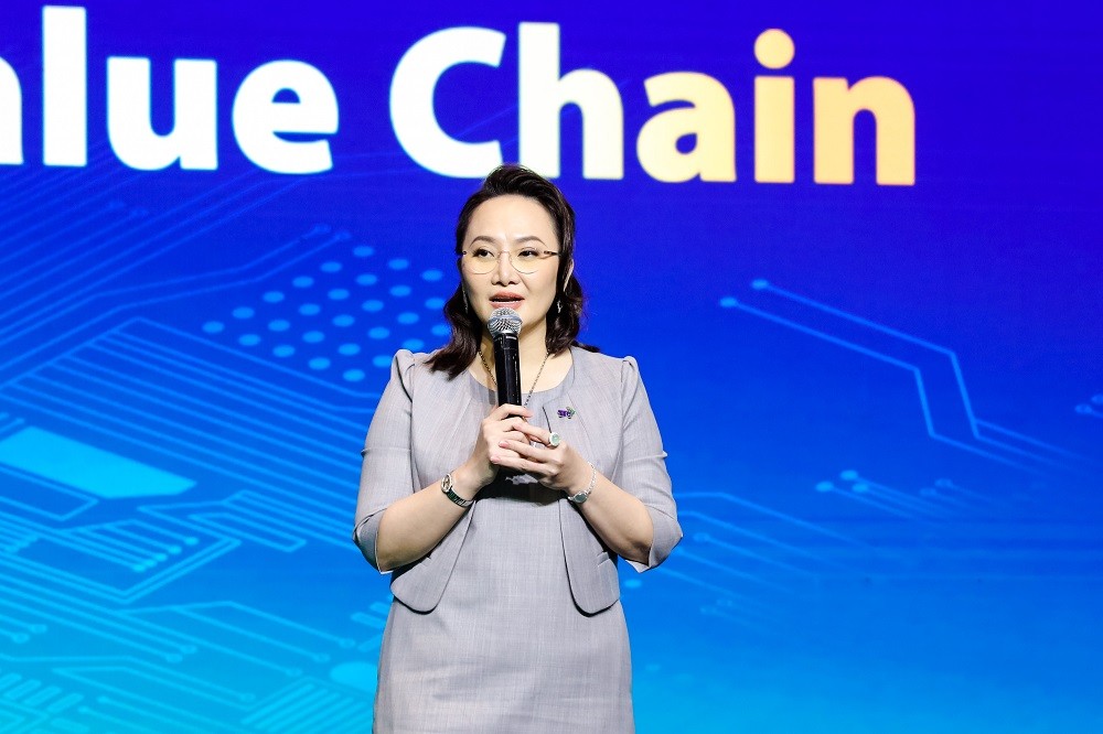 Bà Đặng Huỳnh Ức My – Phó chủ tịch HĐQT TTC AgriS chia sẻ: “Trái ngọt sẽ ngoài mong đợi khi đầu tư cổ phiếu SBT” tại Đại hội đồng cổ đông thường niên 2021-2022