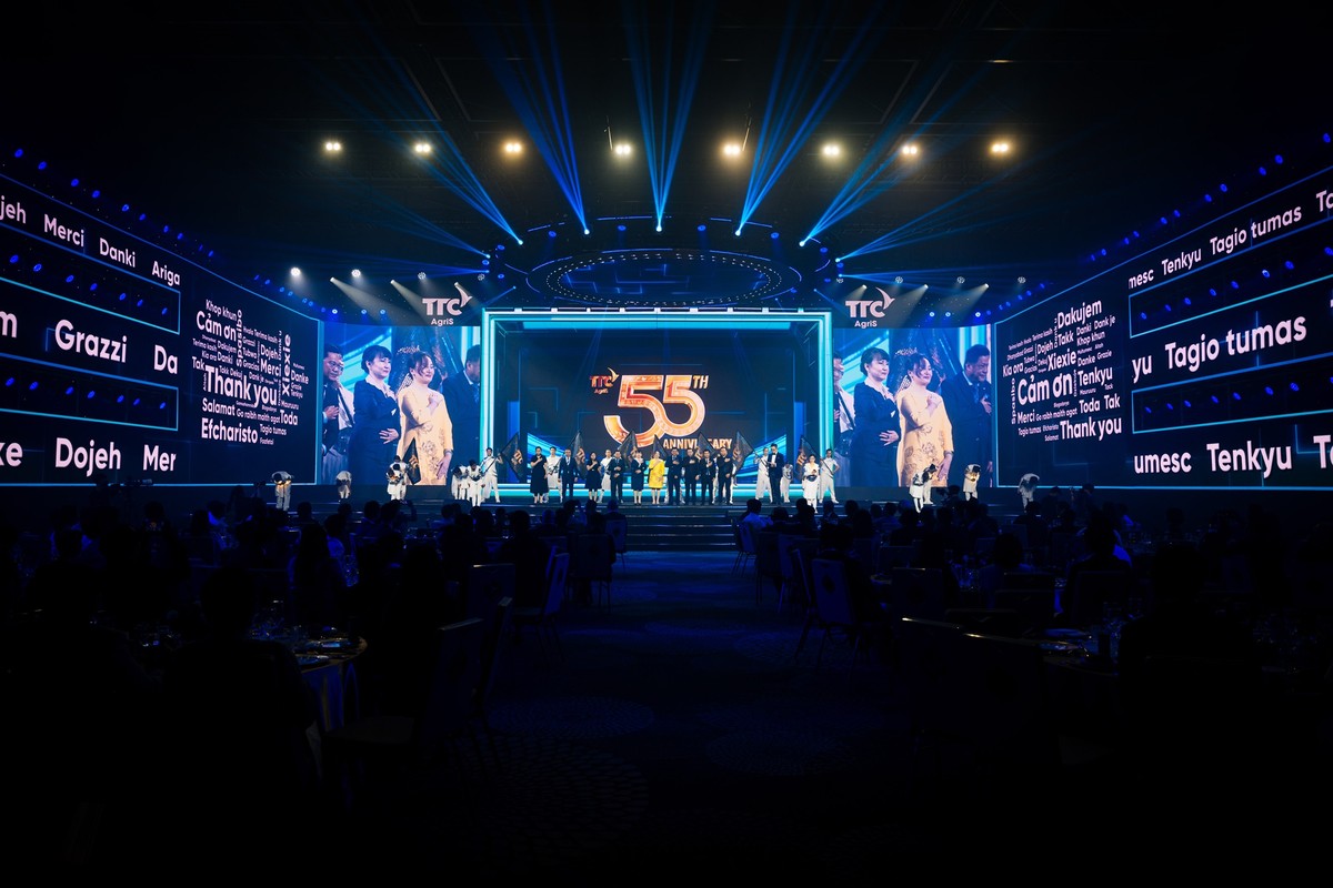 Khoảnh khắc tri ân đặc biệt tại Lễ kỷ niệm 55 năm thương hiệu TTC AgriS đến sự tín nhiệm, gắn kết ủng hộ, tin tưởng của các Đối tác, Người tiêu dùng tại các quốc gia thương hiệu hiện diện và vươn ra toàn cầu