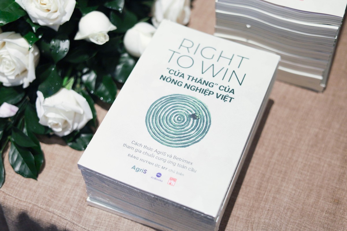 Cuốn sách “Right to Win - ‘Cửa thắng’ của nông nghiệp Việt” do bà Đặng Huỳnh Ức My - Chủ tịch Hội đồng Quản trị AgriS (Công ty Cổ phần Thành Thành Công - Biên Hòa, mã SBT) chủ biên.