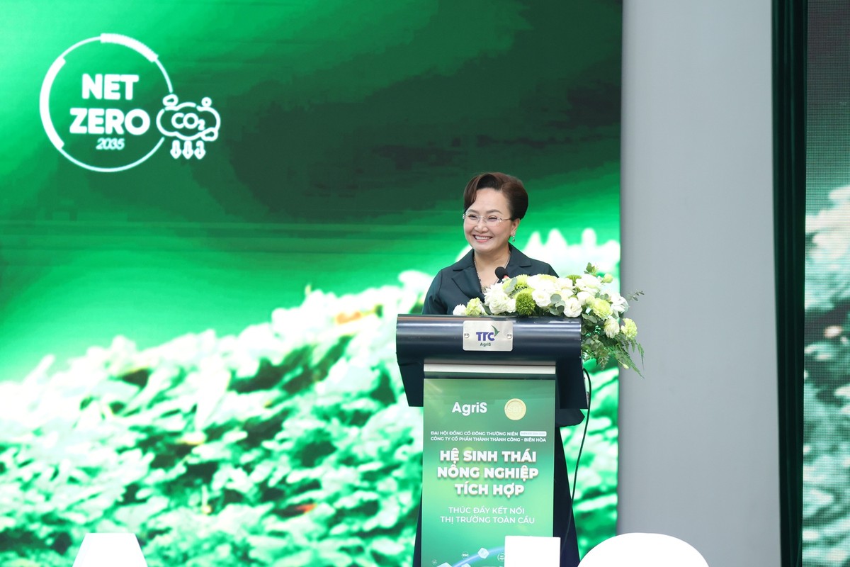 Bà Đặng Huỳnh Ức My, Chủ tịch HĐQT AgriS chia sẻ về chiến lược phát triển giai đoạn 2025-2030 tại Đại hội