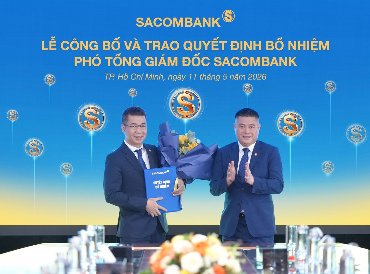 Ông Nguyễn Đức Thụy – Phó Chủ tịch thường trực HĐQT trao Quyết định bổ nhiệm cho ông Nguyễn Hoàng Hải – Phó tổng giám đốc Ông Nguyễn Đức Thụy – Phó Chủ tịch thường trực HĐQT trao Quyết định bổ nhiệm cho ông Nguyễn Hoàng Hải – Phó tổng giám đốc