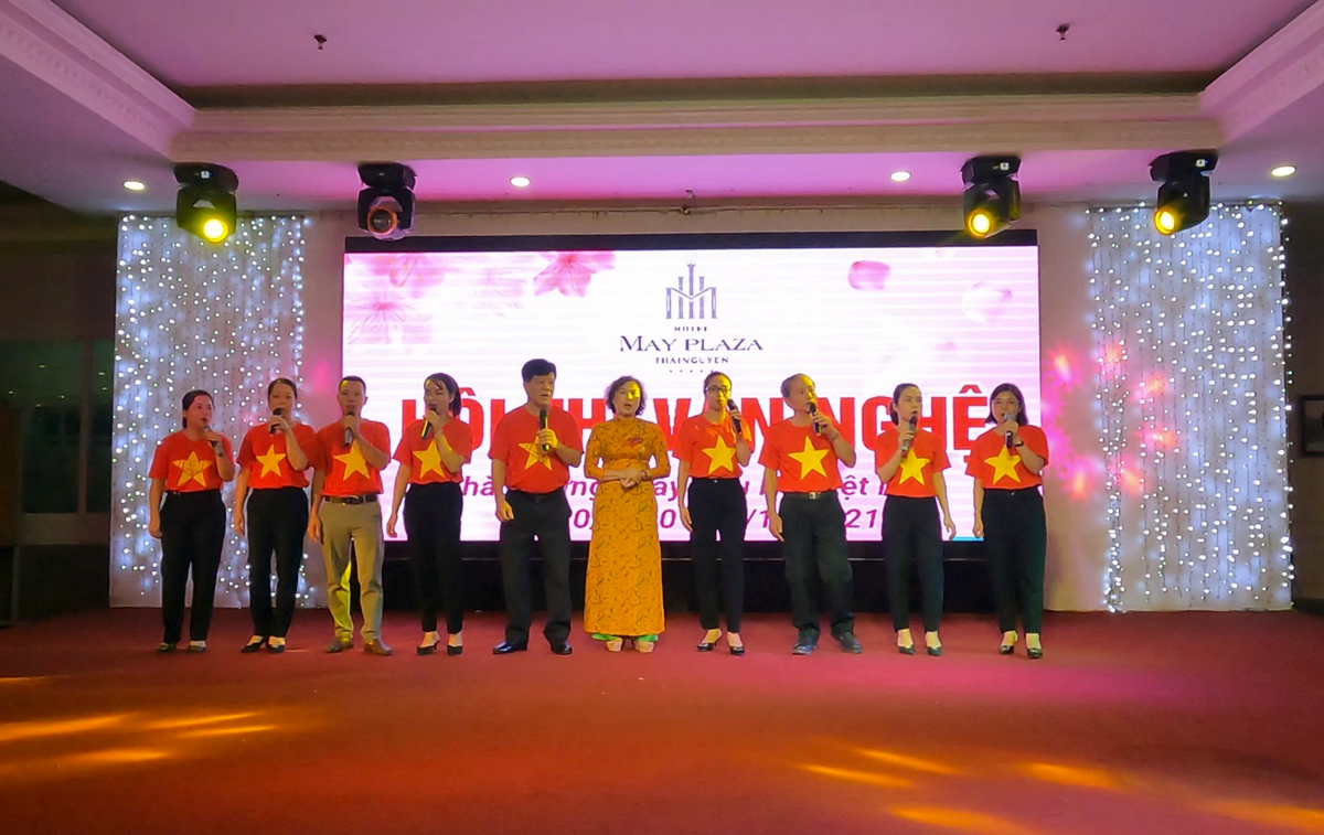 Hội diễn văn nghệ đánh dấu sự vượt bậc của kết quả kinh doanh tổ chức tại May Plaza Hotel trong ngày kỷ niệm thành lập Hội liên hiệp hội phụ nữ Việt Nam (20/10).