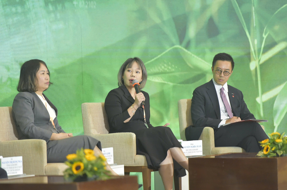Bà Ngô Thị Thùy Linh – Chủ tịch HDQT CTCP Chứng khoán Smart Invest (AAS) tại Tọa đàm “Ngành Quỹ trong kỷ nguyên mới: Khơi thông dòng vốn cho tăng trưởng cao và bền vững” trong khuôn khổ Vietnam Fund Award 2026. Bà Ngô Thị Thùy Linh – Chủ tịch HDQT CTCP Chứng khoán Smart Invest (AAS) tại Tọa đàm “Ngành Quỹ trong kỷ nguyên mới: Khơi thông dòng vốn cho tăng trưởng cao và bền vững” trong khuôn khổ Vietnam Fund Award 2026.