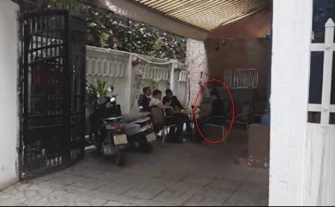 Hơn 20 công an giải cứu phóng viên bị giam lỏng ở nhà hàng Queen Bee, Hà Nội ảnh 1