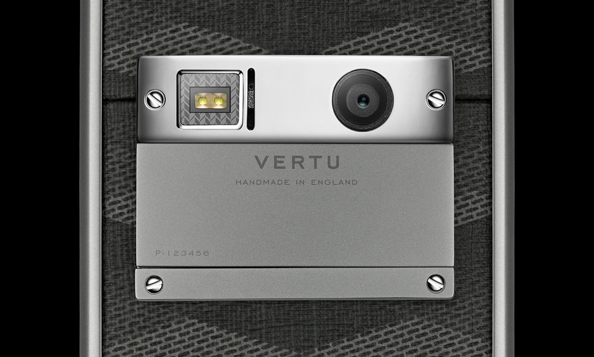 Vertu ra smartphone rẻ nhất, giá 4.200 USD ảnh 3