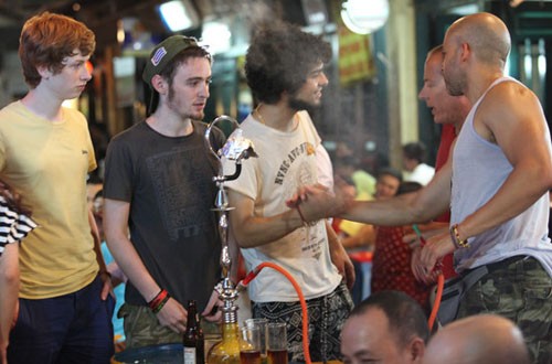 Hà Nội bàn việc bỏ 'giờ giới nghiêm' trong tuần này ảnh 1