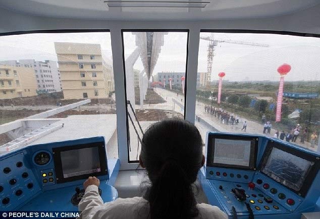 Trình làng tàu treo đầu tiên trên thế giới ảnh 1