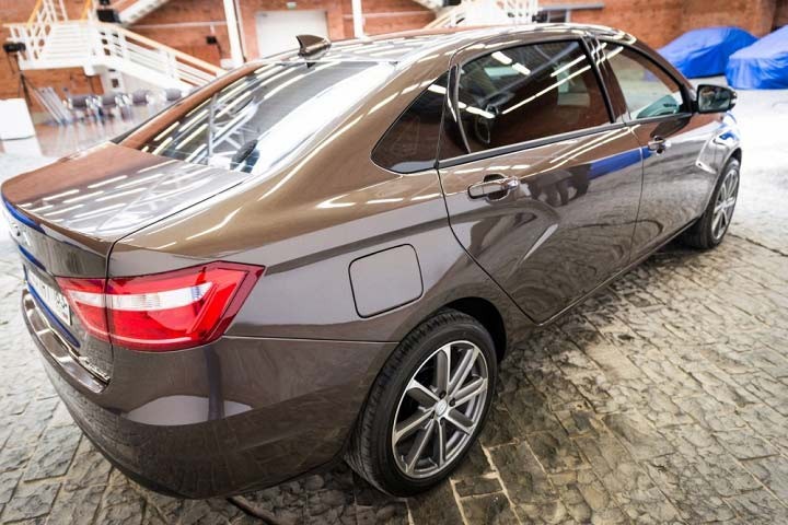 Ô tô Nga lung linh bất ngờ, giá 200 triệu đồng ảnh 1