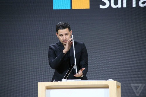 Microsoft ra bộ đôi máy tính Surface mới cạnh tranh với Apple ảnh 1