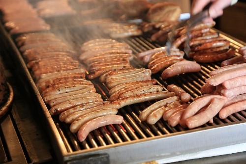 Nhà hàng xúc xích gần 900 tuổi vẫn hút khách ở Đức ảnh 6