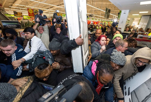 Black Friday là ngày gì mà nhiều người “phát cuồng”? ảnh 3