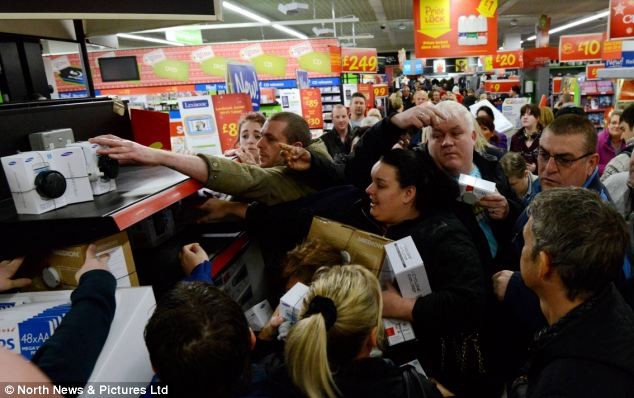 Black Friday là ngày gì mà nhiều người “phát cuồng”? ảnh 2