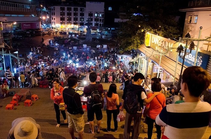 Những khu chợ đêm dọc theo chiều dài đất nước ảnh 5