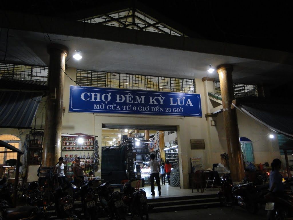 Những khu chợ đêm dọc theo chiều dài đất nước ảnh 2