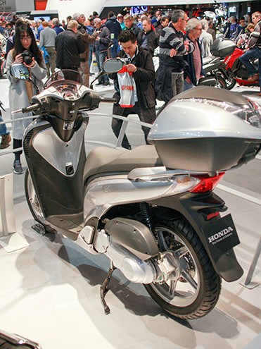 Vóc dáng Honda SH qua các thế hệ ảnh 10