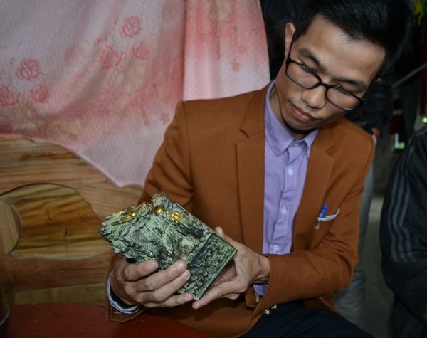 Đào được vật lạ nghi ấn tín vua chúa ảnh 6