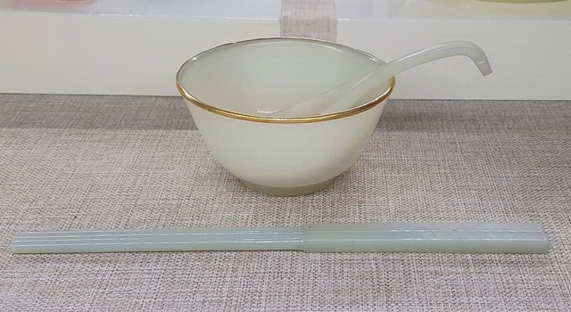 64 Bảo vật hoàng cung triều Nguyễn lần đầu về lại cố hương ảnh 21