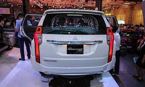 Mitsubishi Pajero Sport mới giá từ 1,4 tỷ - đối thủ Toyota Fortuner ảnh 2