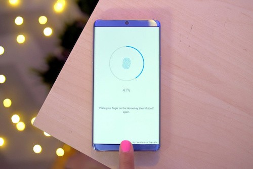 Hai ý tưởng thiết kế trái ngược dành cho Galaxy S8 ảnh 1