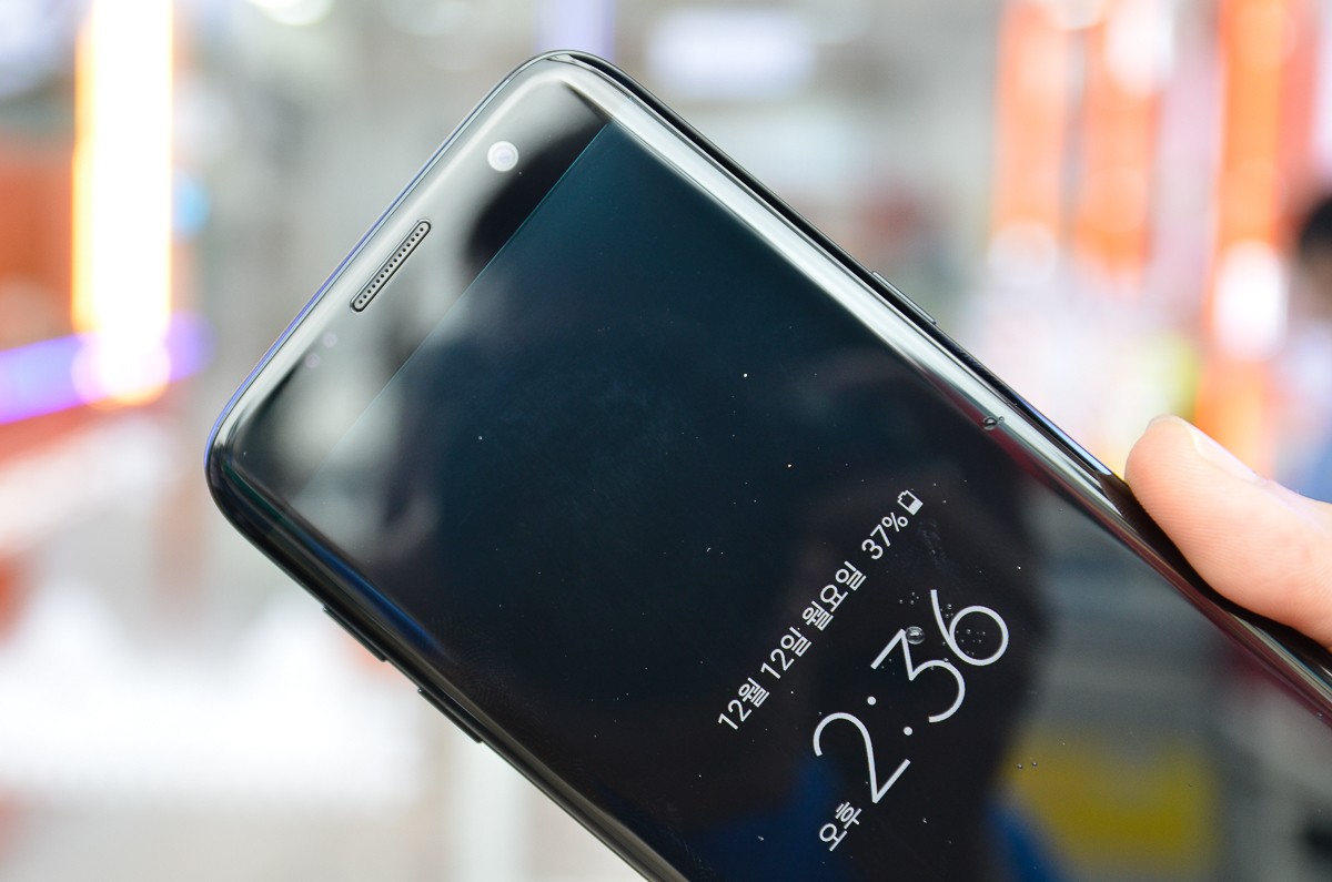 Galaxy S7e phiên bản đen bóng có giá 18,99 triệu đồng ảnh 2