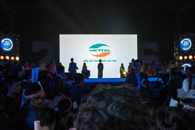 Bất ngờ với Live stream ở khu vực đếm ngược 2017 ảnh 10