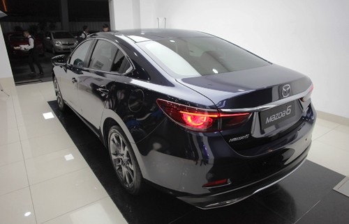 Mazda6 2017 giá từ 975 triệu - thêm khó khăn với Camry và Accord ảnh 4