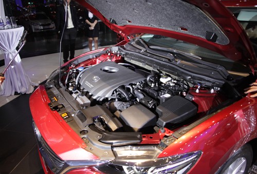 Mazda6 2017 giá từ 975 triệu - thêm khó khăn với Camry và Accord ảnh 6