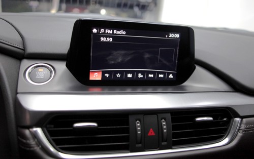 Mazda6 2017 giá từ 975 triệu - thêm khó khăn với Camry và Accord ảnh 9