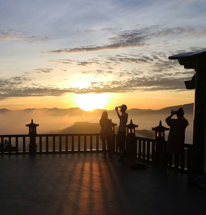 Lên Linh Quy Pháp Ấn ngắm bình minh ảnh 2