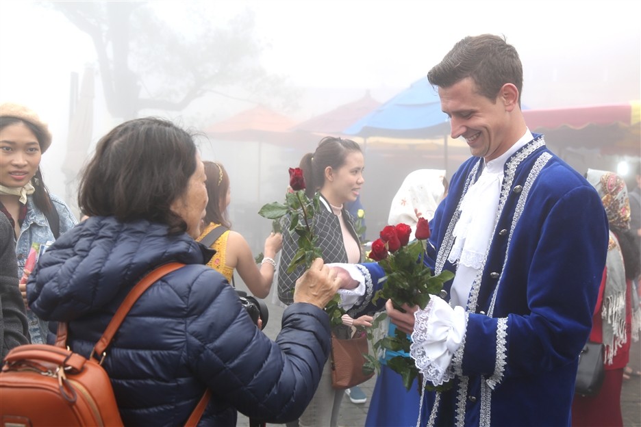 8/3 vui tưng bừng tại Bà Nà Hills ảnh 2