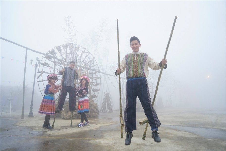 Tháng Tư rực rỡ với Lễ hội hoa đỗ quyên tại Fansipan Legend ảnh 5