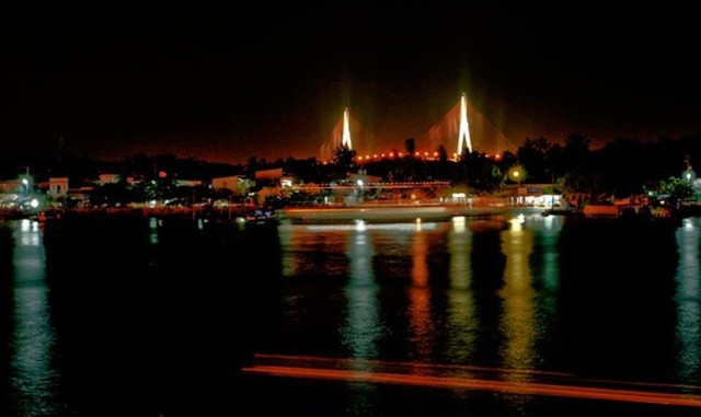 Khám phá thế giới đồ ăn vặt bên bến Ninh Kiều ảnh 1