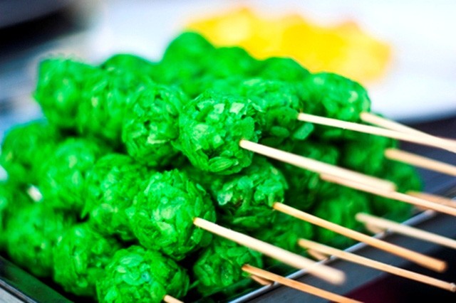 Khám phá thế giới đồ ăn vặt bên bến Ninh Kiều ảnh 3