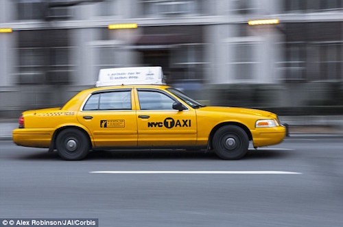 Vì sao taxi New York thường sơn màu vàng? ảnh 1