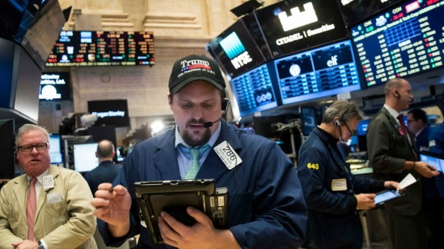 Nhà Trắng sẽ không dùng thị trường chứng khoán để đánh giá hiệu quả kinh tế Mỹ ảnh 1