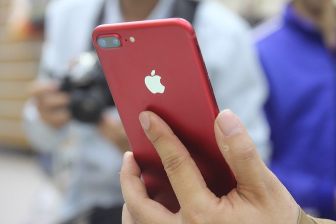 iPhone 7 Plus màu đỏ đầu tiên về Việt Nam ảnh 2