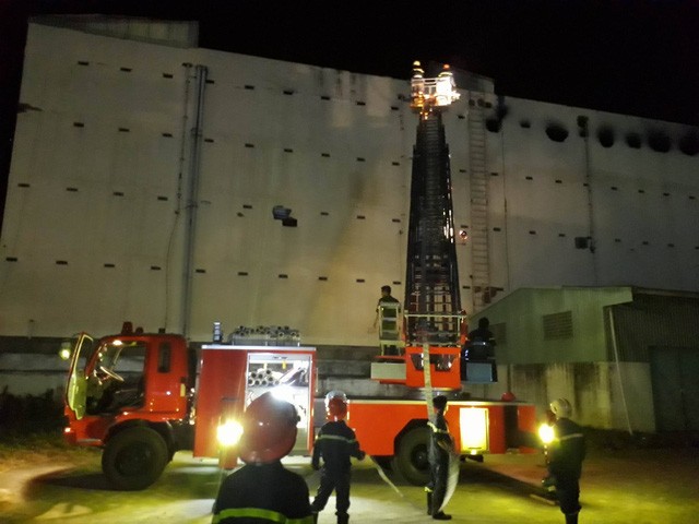 Lửa bất ngờ bùng phát trở lại ở công ty may Kwong Lung Meko ảnh 5